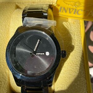 😎⌚️😎⌚️😎⌚️NIB INVICTA CERAMIC WATCH WTH DIAMONDS ON THE HANDS.